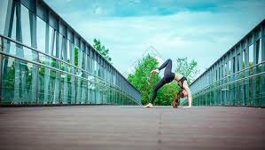 亚冠生死博弈！布里兰主场怒怼江原FC，8球神锋剑指出线