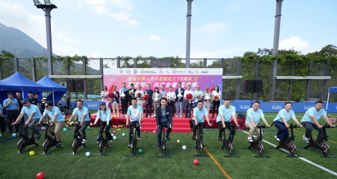 杜兰特遭包夹分球 芬尼·史密斯三分得手